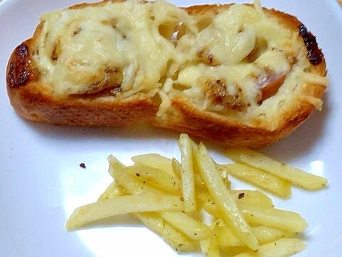 ソーセージの粒マスタードマヨがけトースト